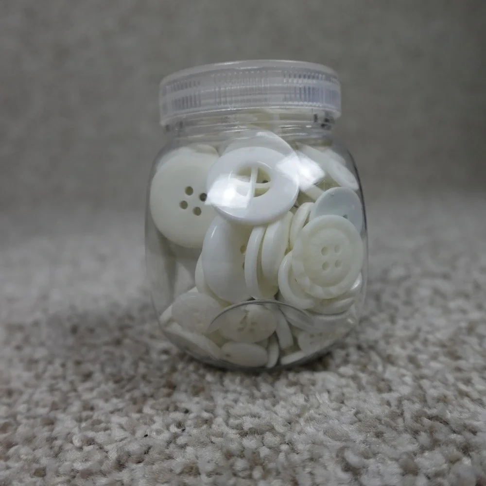 Blumenthal Lansing Le Bouton White Assorted Buttons 4oz Jar 541001003